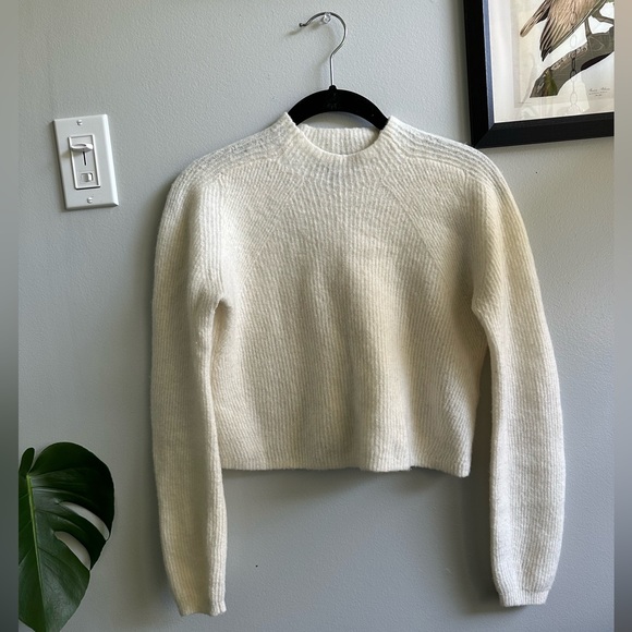 Banana Republic cream sweater - Picture 4 of 5